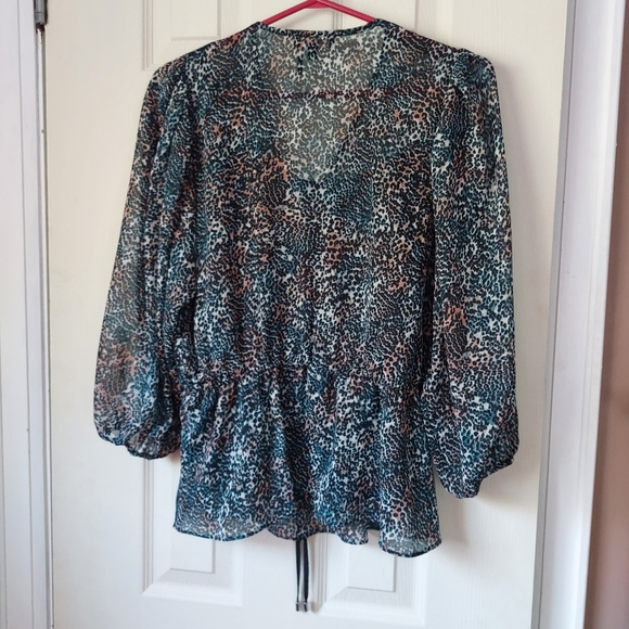 Pretty little DKNY sheer peplum blouse with ties. Black tank. - Picture 4 of 7